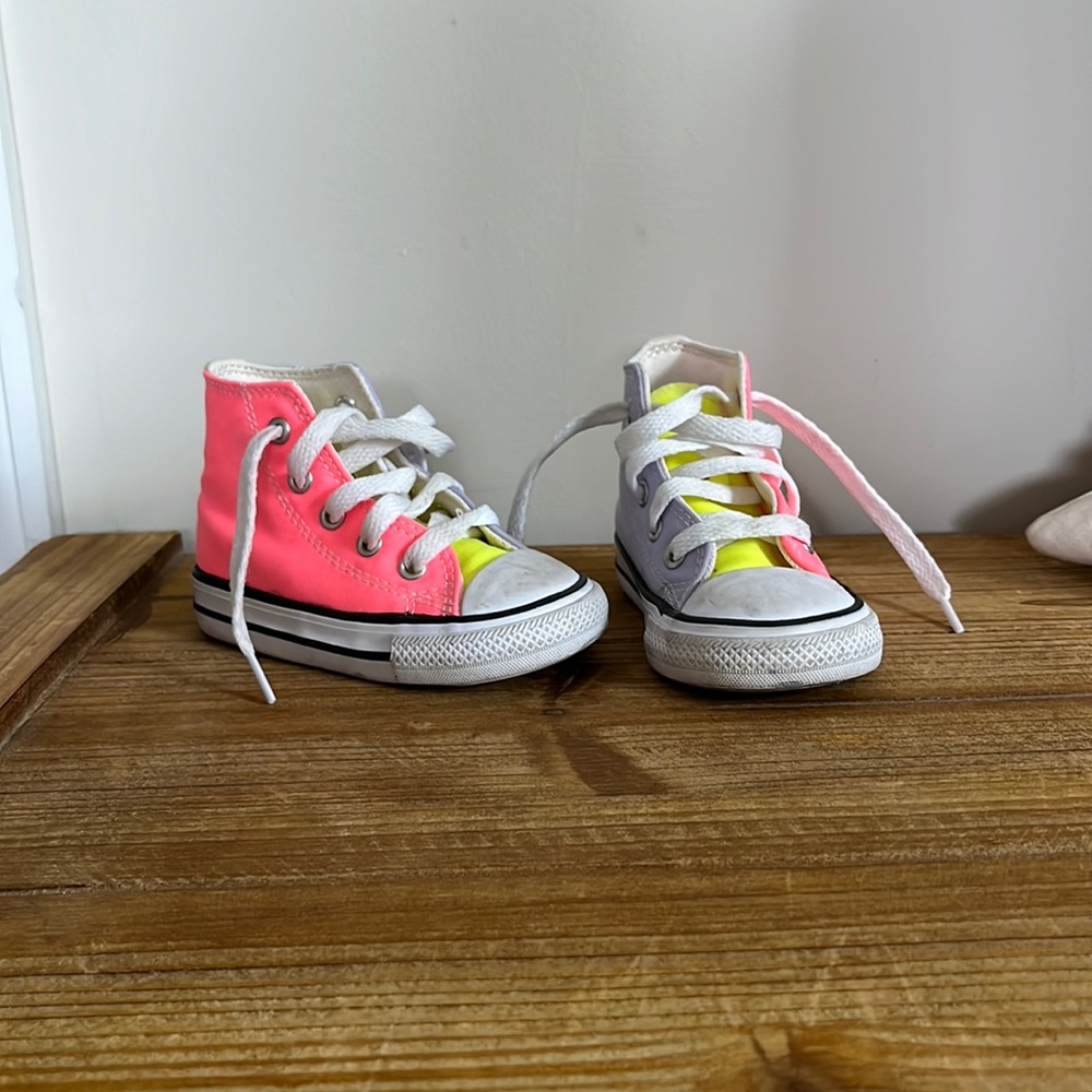 Kids Converse Hightop Sneakers. Size 5